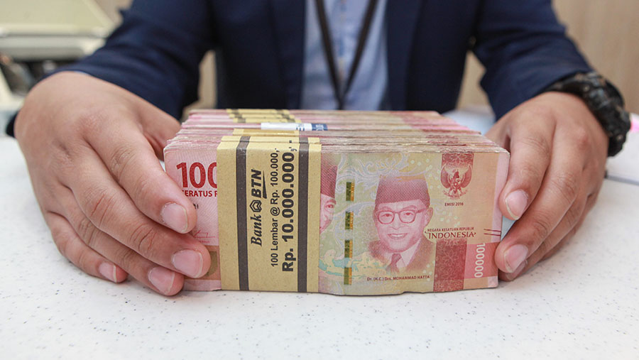 Melemah, Rupiah Ambruk hingga Sentuh Level Rp16.700/USD